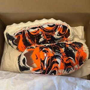 Nike ISPA MINDBODY men’s size 5/women’s size 6.5. New in box. Never worn.